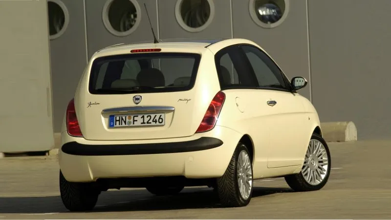 Lancia Ypsilon 1 4 16v Platino (2)