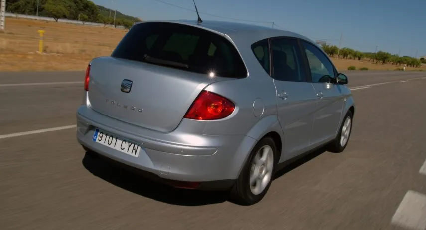 SEAT Toledo 2 0 FSI (5P) (4)