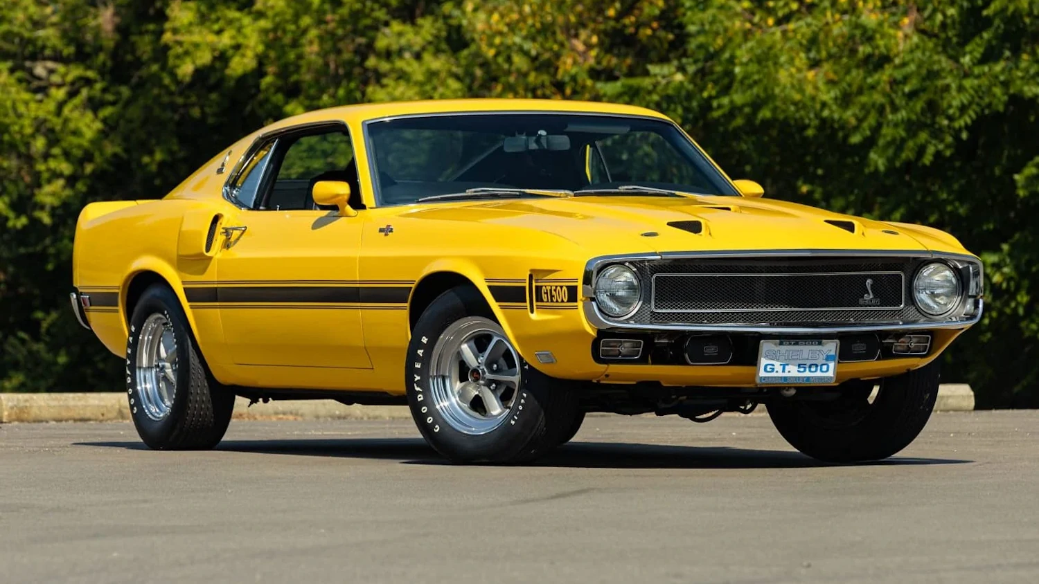 Este Shelby GT500 en subasta es un pedazo de historia