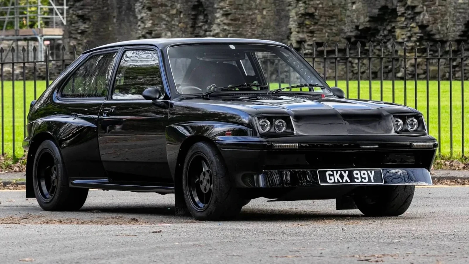 Conozca a “The Vader”, un restomod del Vauxhall Chevette 1983