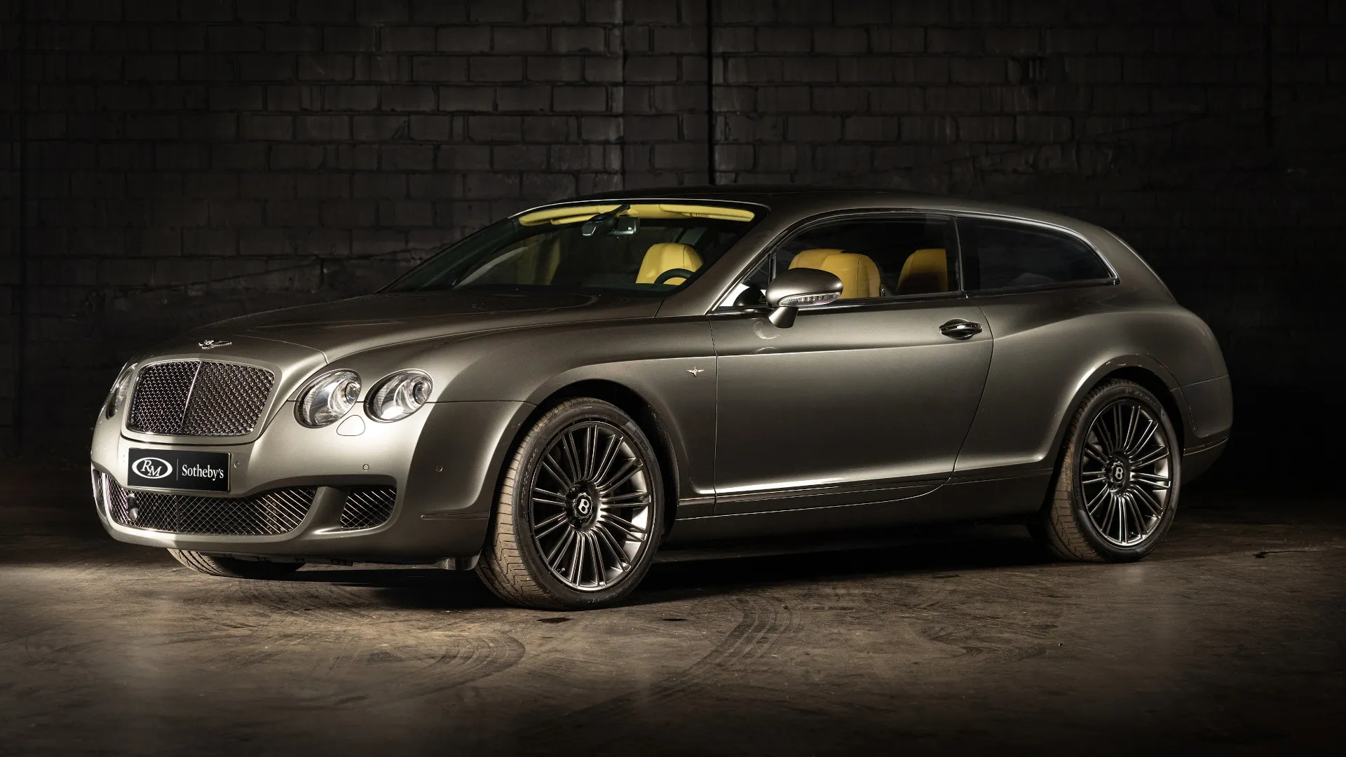 El primer Bentley Continental Flying Star sale a subasta