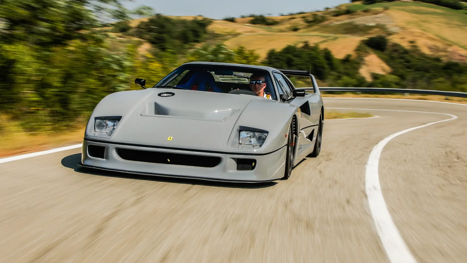 Todo muy bonito, pero apuesto a que Lewis Hamilton nunca se subió a este Ferrari F40 de 1000 CV