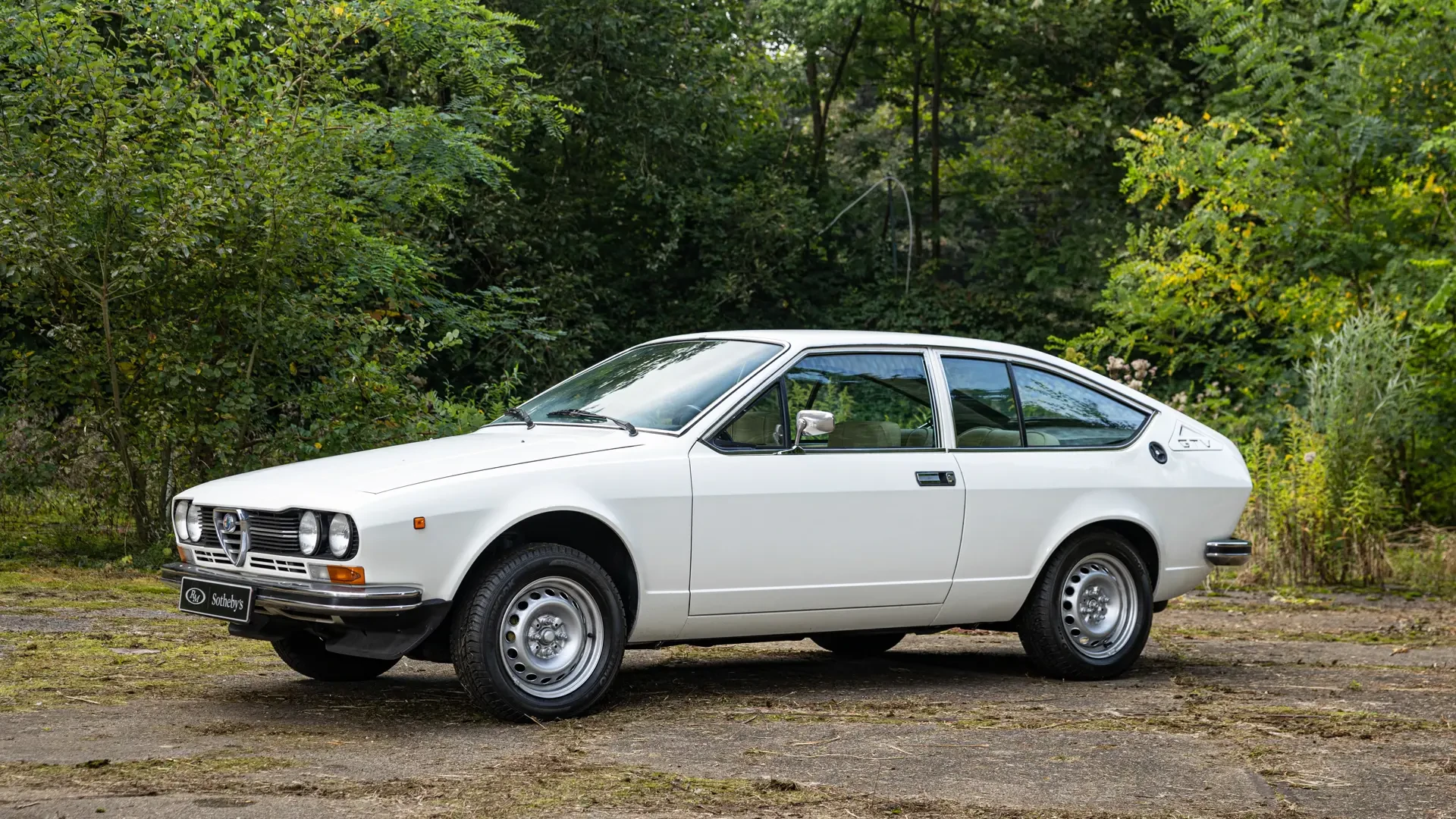 Se subastó este Alfa Romeo Alfetta GTV a un valor de regalo