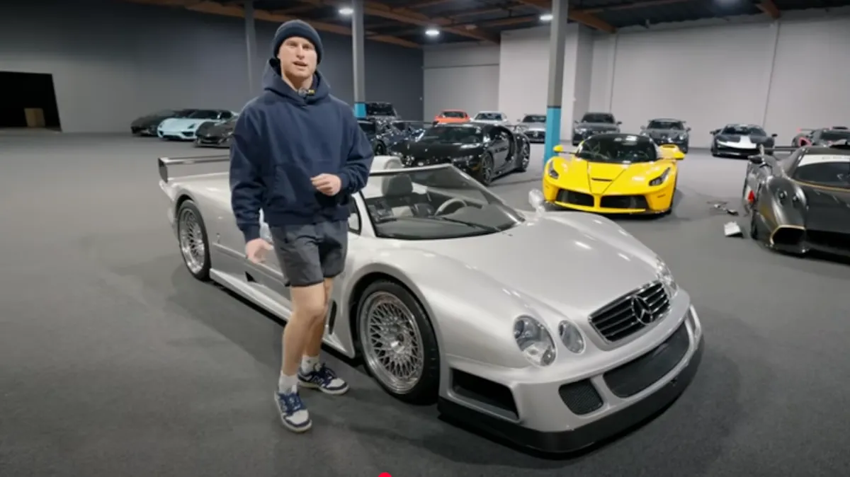 Desde adentro: Graban a un Mercedes-Benz CLK GTR Roadster a toda velocidad por autopista