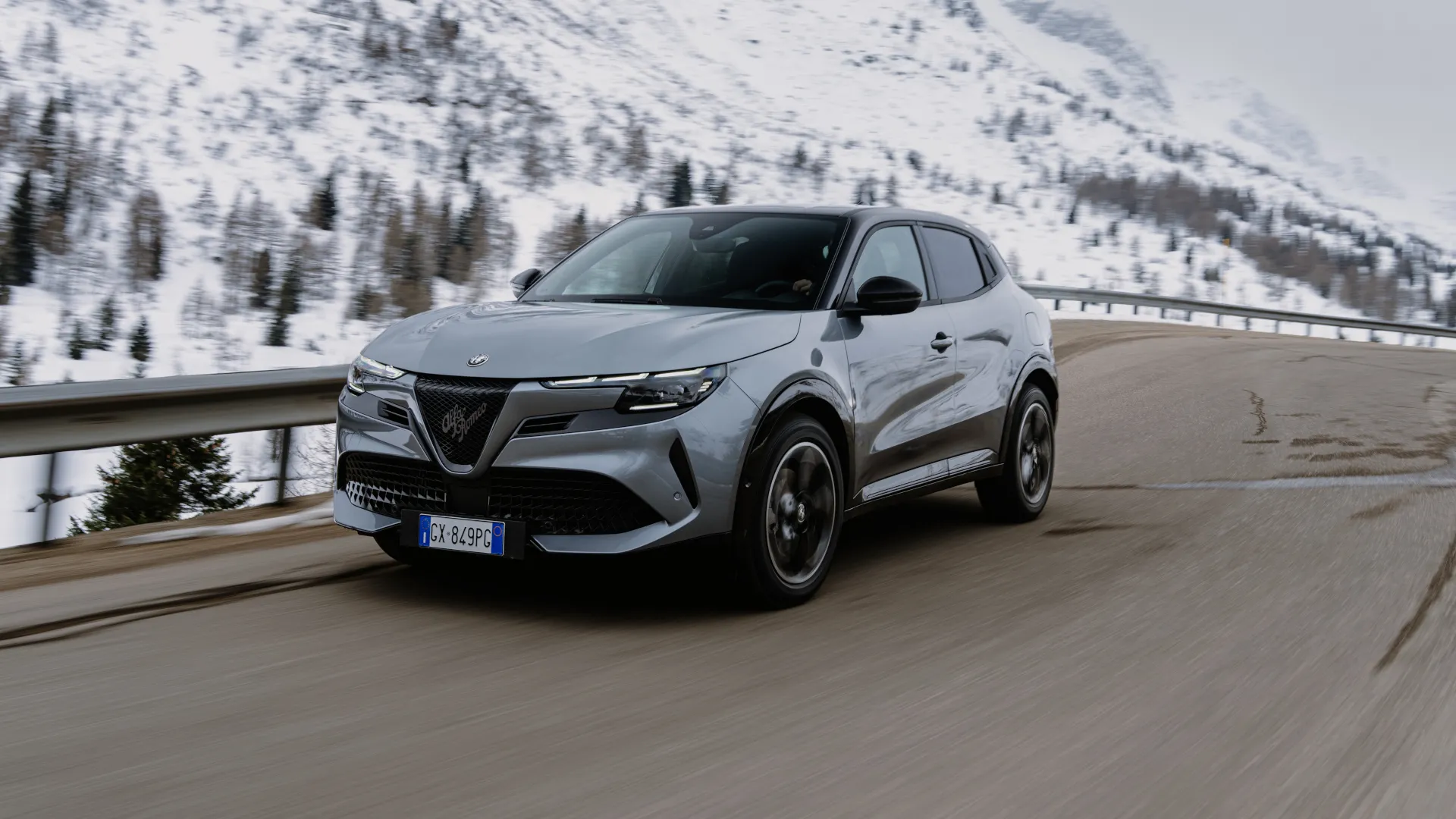 El Alfa Romeo Junior estrena tracción total y eje trasero multibrazo