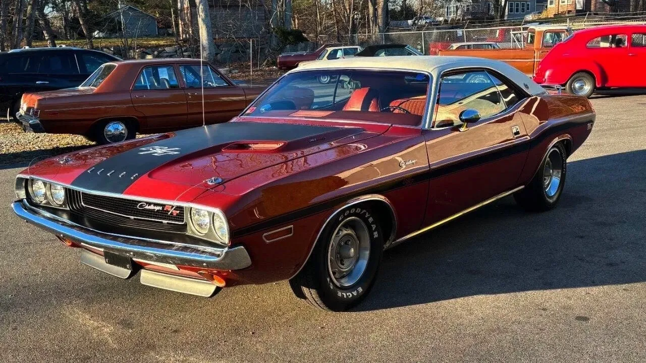 Un Dodge Challenger R/T 1970 para ir por carretera hacia el infierno