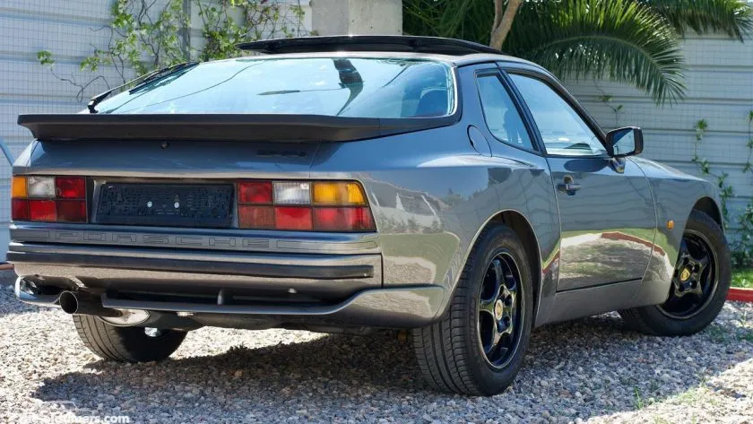 Porsche 944 (1)