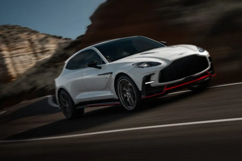 Aston Martin DBX S (1)