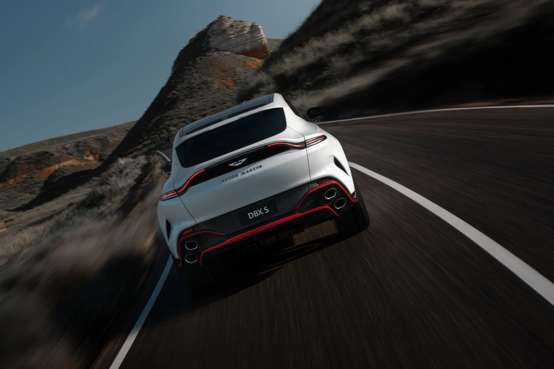 Aston Martin DBX S (2)