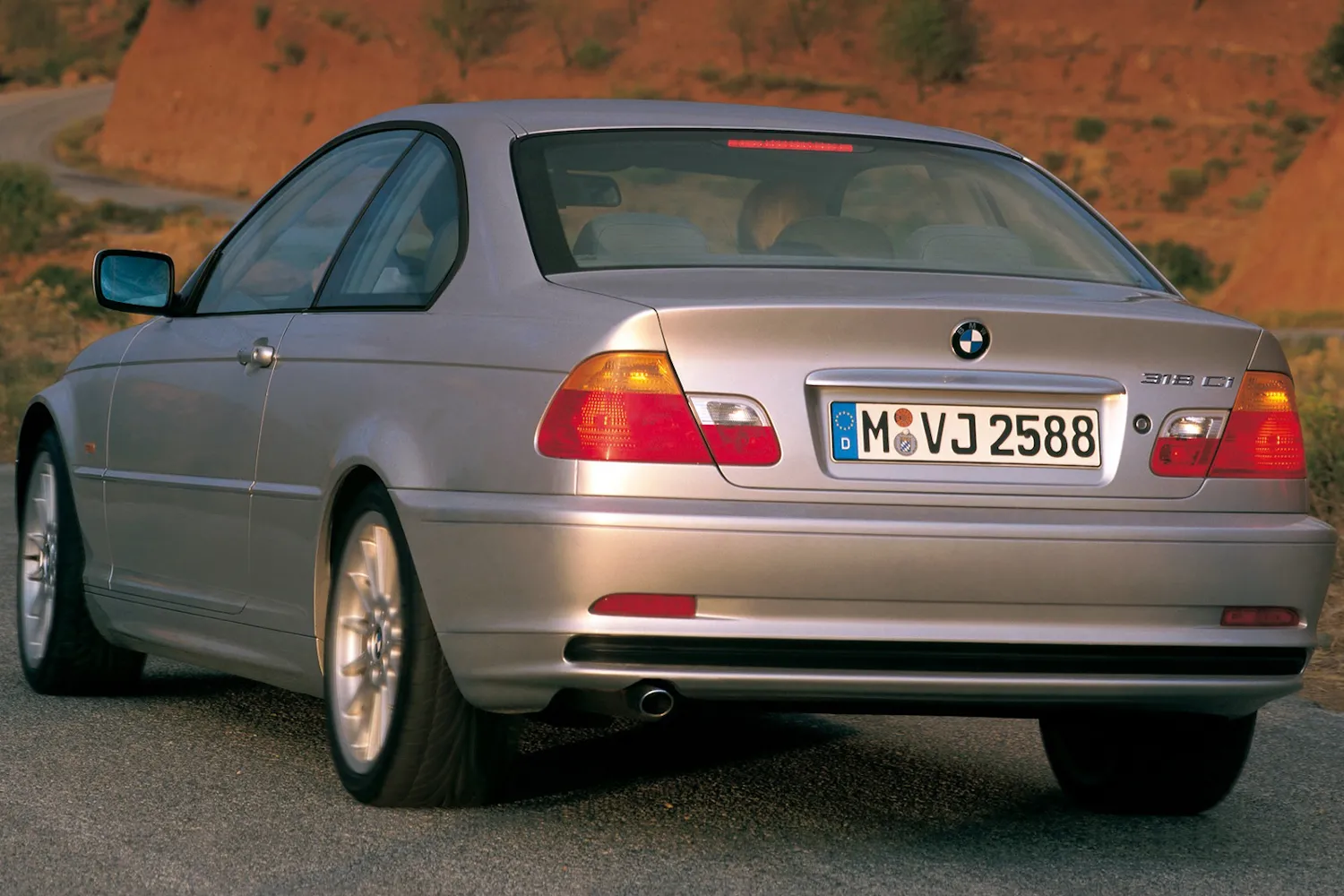 BMW 318 Ci E46 (2)