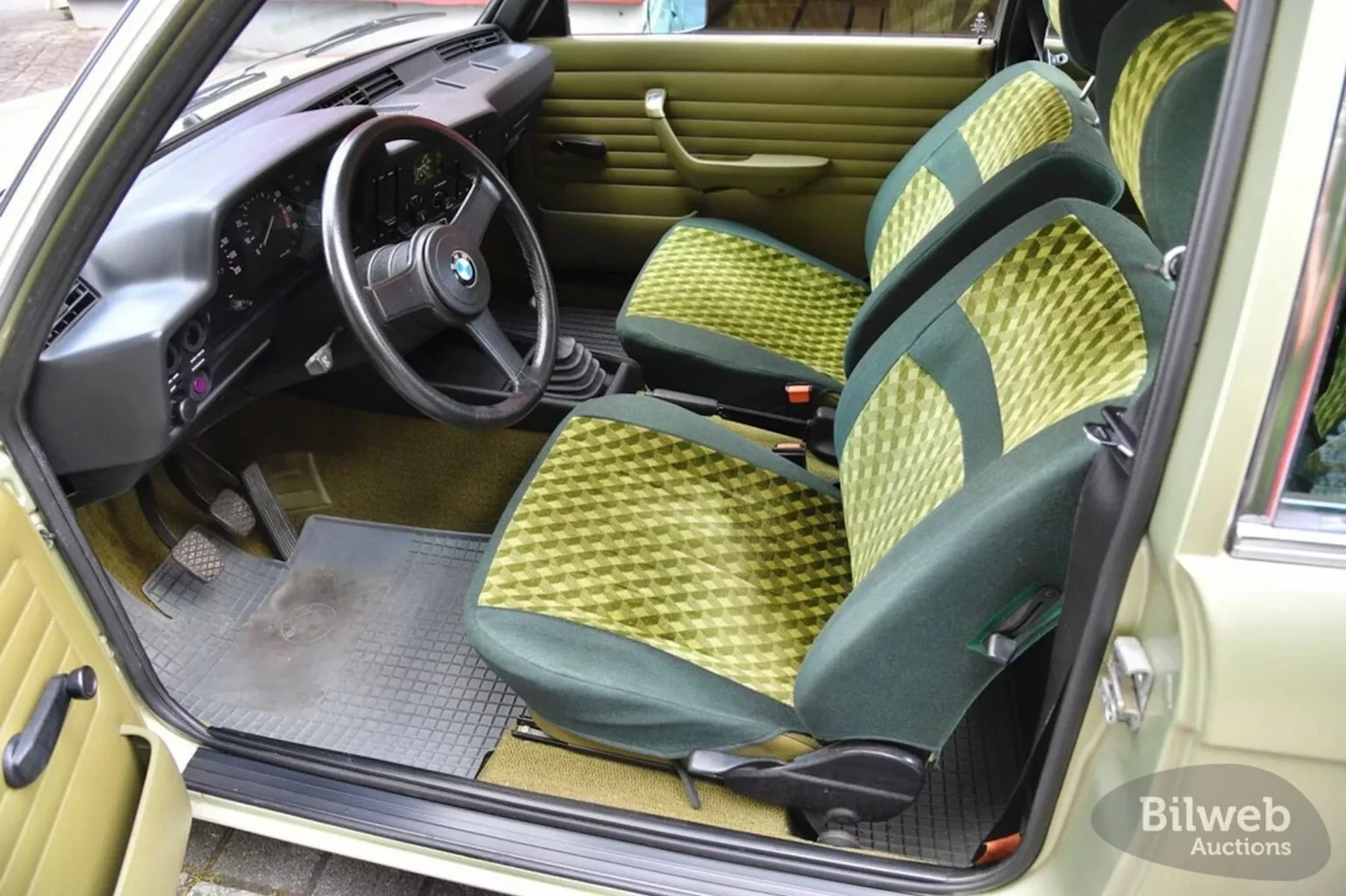 BMW 323i 1979 (3)