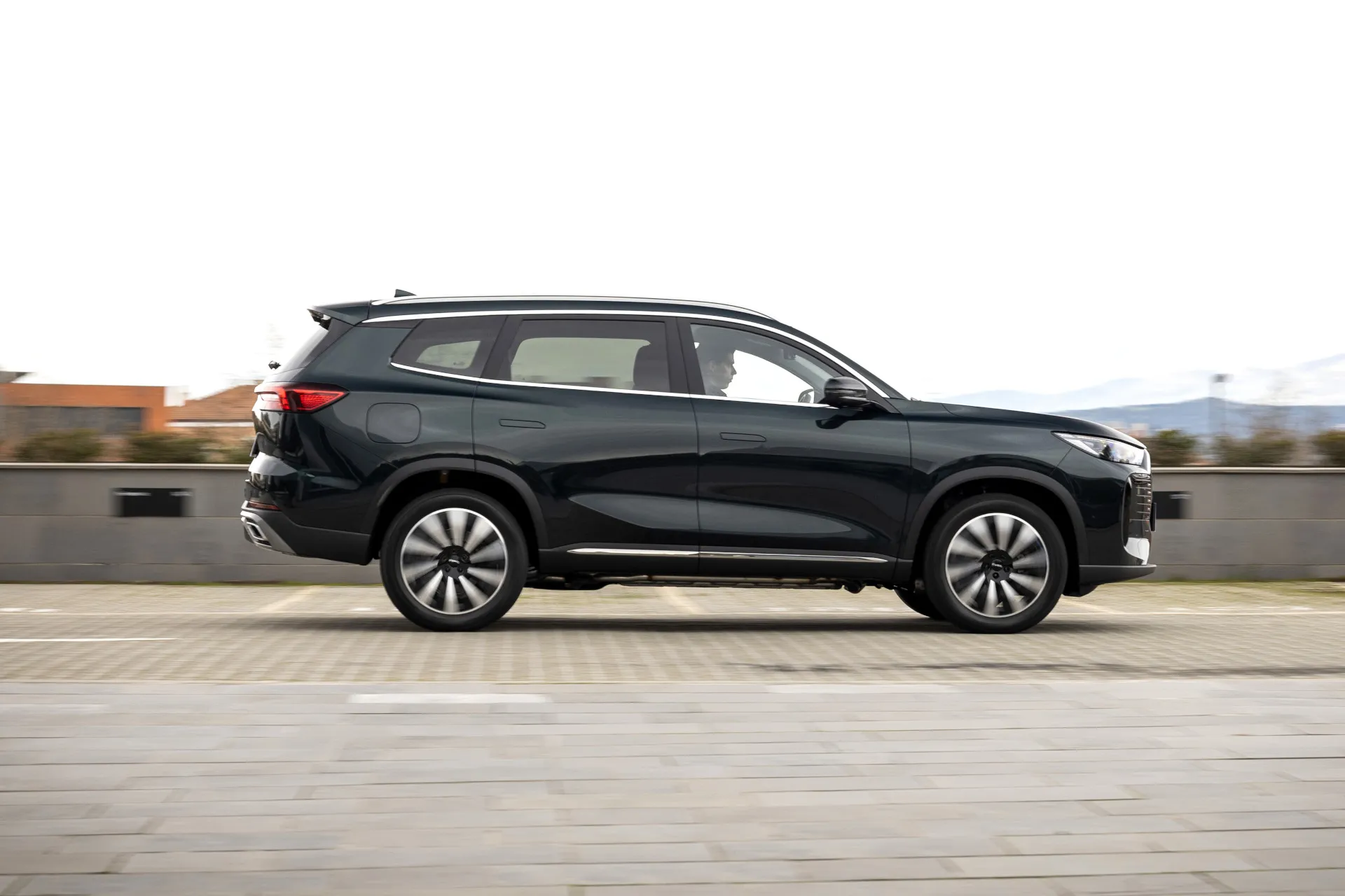 EBRO S800 PHEV (3)