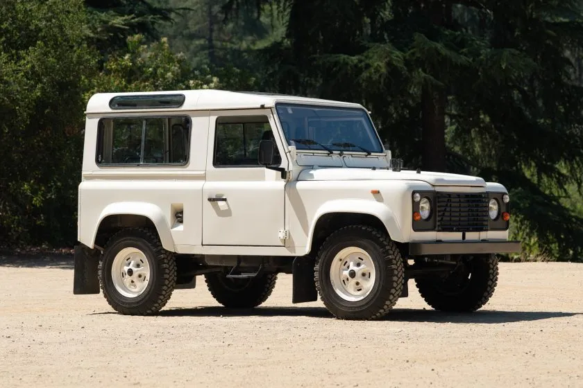 LandRover Defender 90 (1)