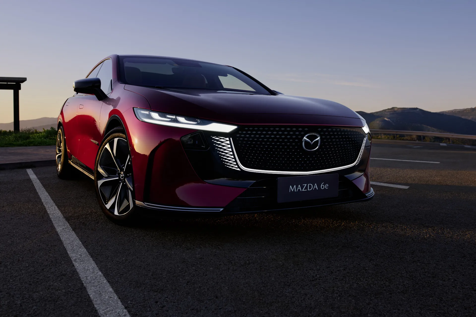 Mazda vuelve a intentarlo con los eléctricos, pero en esta ocasión, las cosas son muy diferentes