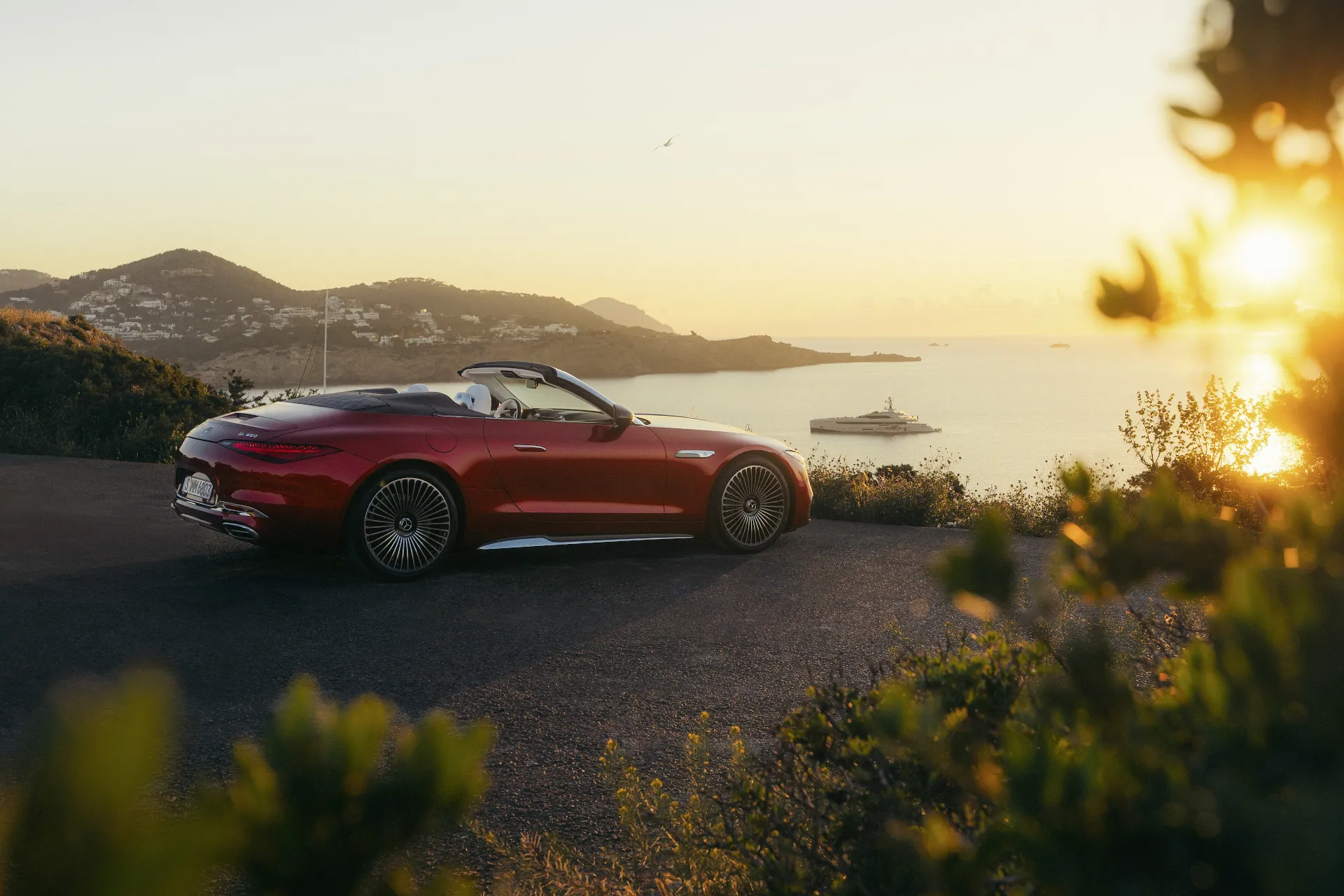 El más allá: Qué se ve en el vídeo del nuevo Mercedes-Maybach SL 680 Monogram Series