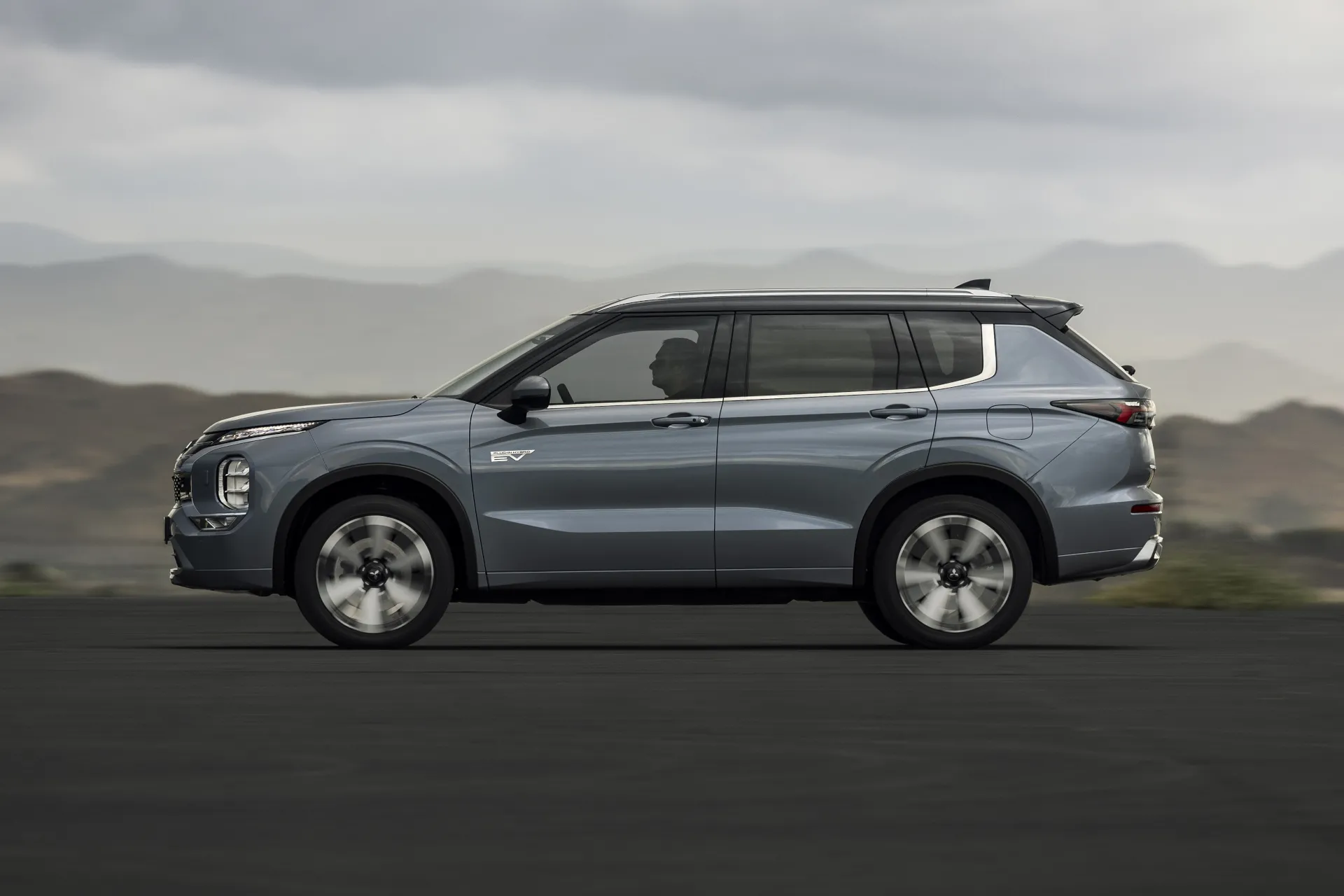 Mitsibishi Outlander PHEV 2025 (1)