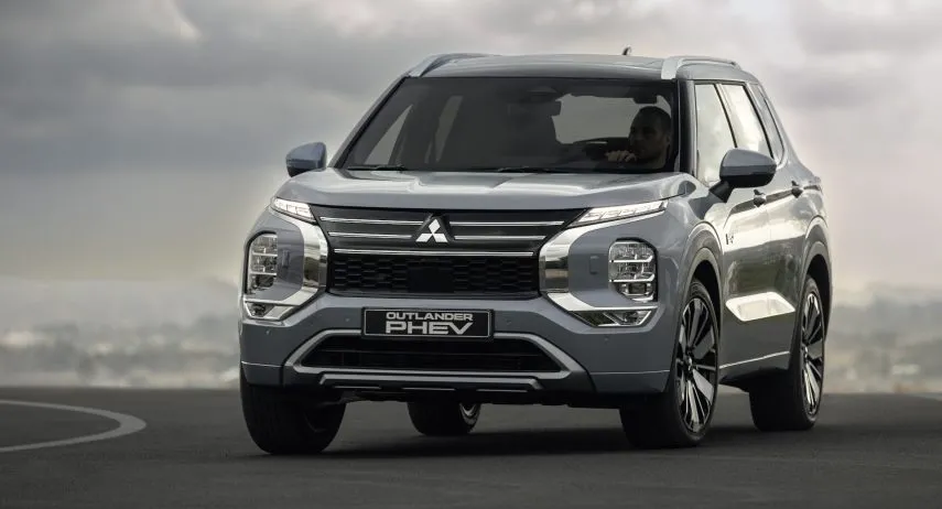 Mitsibishi Outlander PHEV 2025 (5)