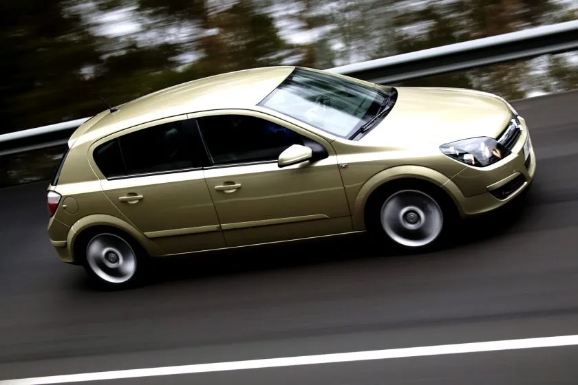 Opel Astra 2 0 Turbo 170 CV (1)