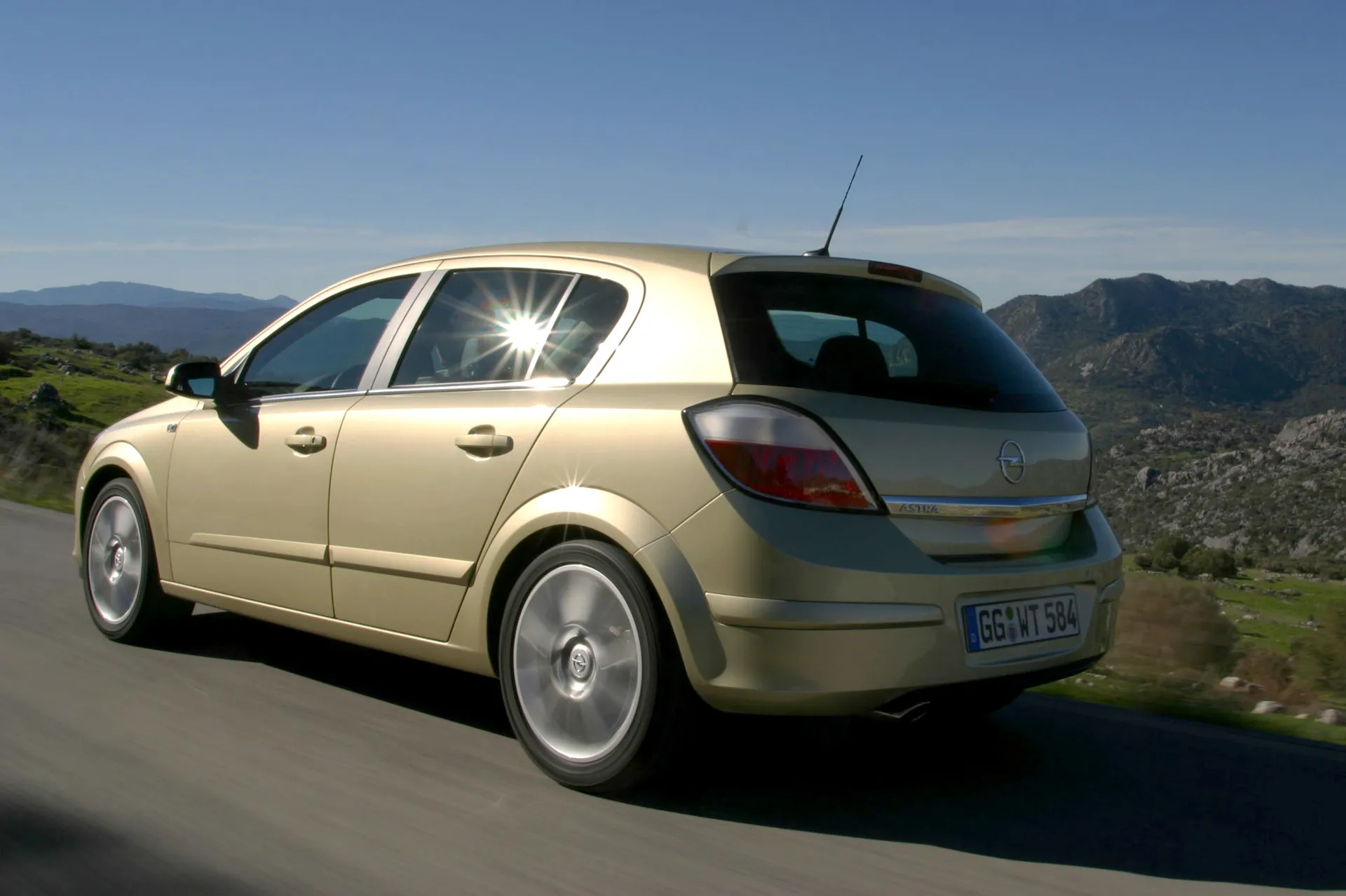 Opel Astra 2 0 Turbo 170 CV (2)