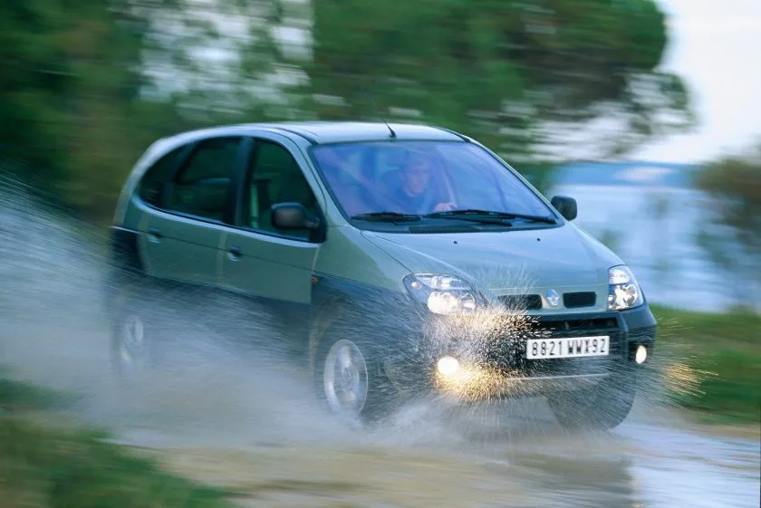 Renault Mégane Scénic RX4 (1)