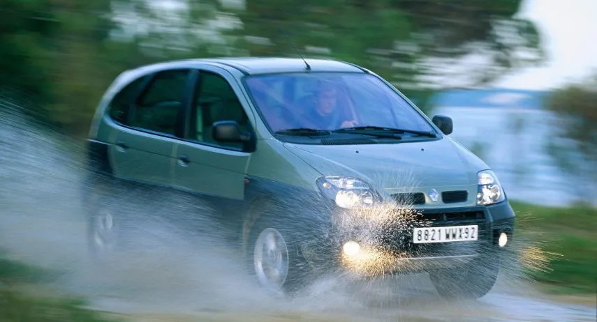 Renault Mégane Scénic RX4 (1)