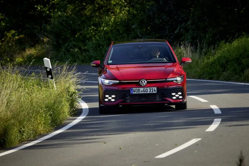 Volkswagen Golf GTI (4)