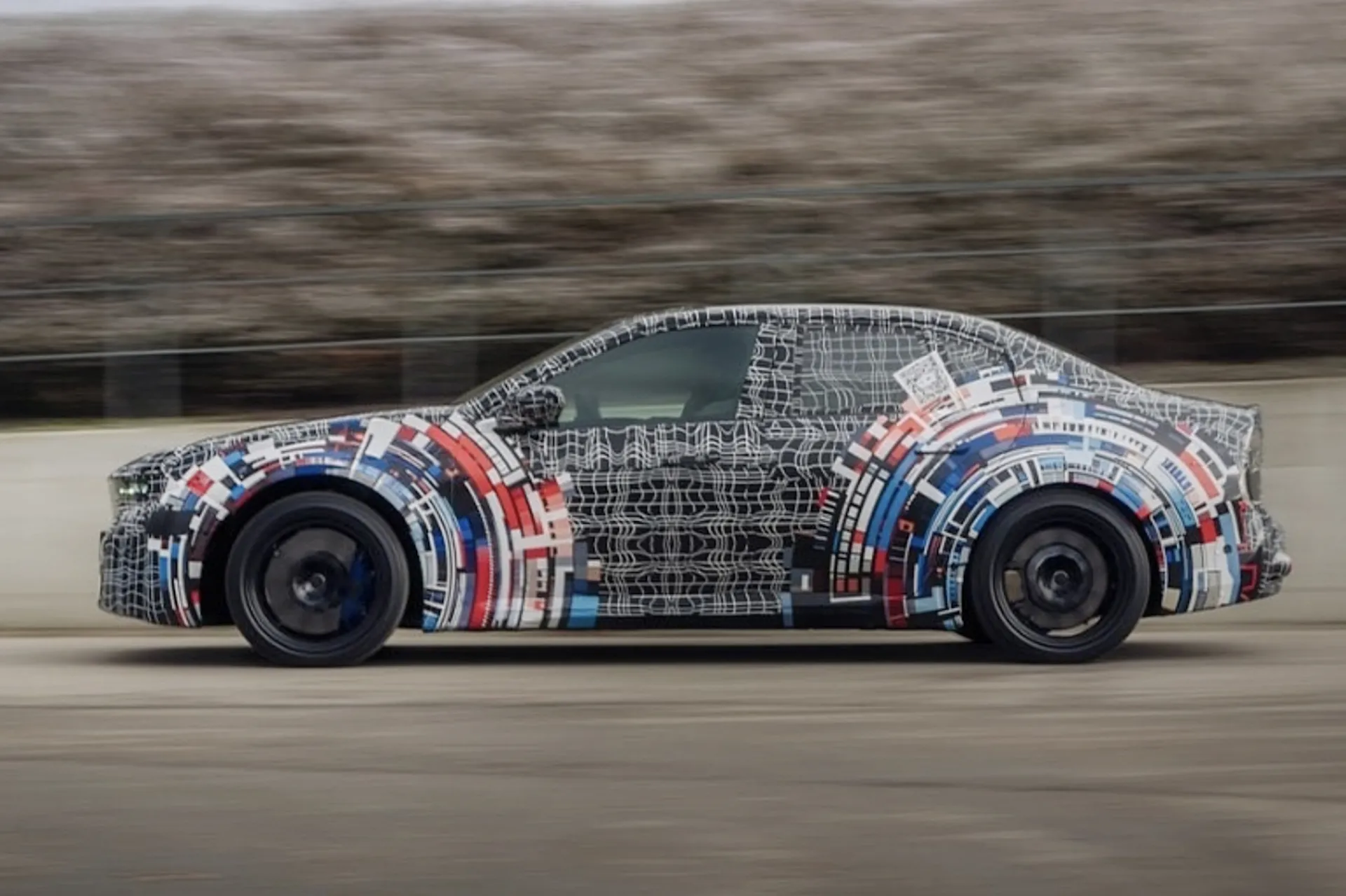El BMW M3 eléctrico y la inmensidad del mar