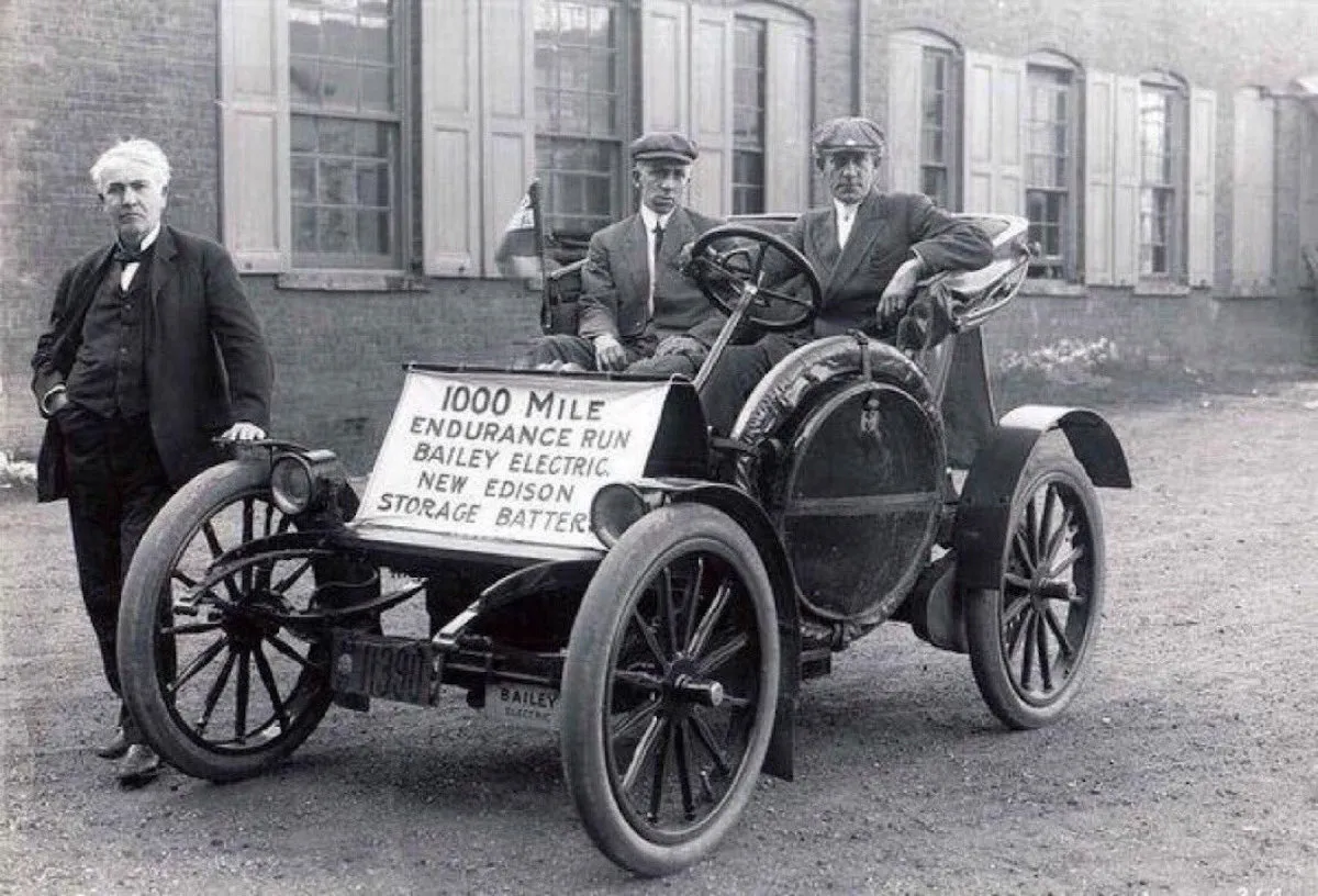 Coches eléctricos del siglo XIX: la tecnología que llegó antes de lo que imaginas