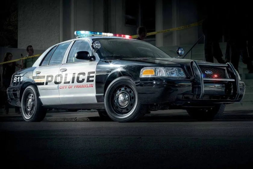 Ford Crown Victoria Interceptor (1)