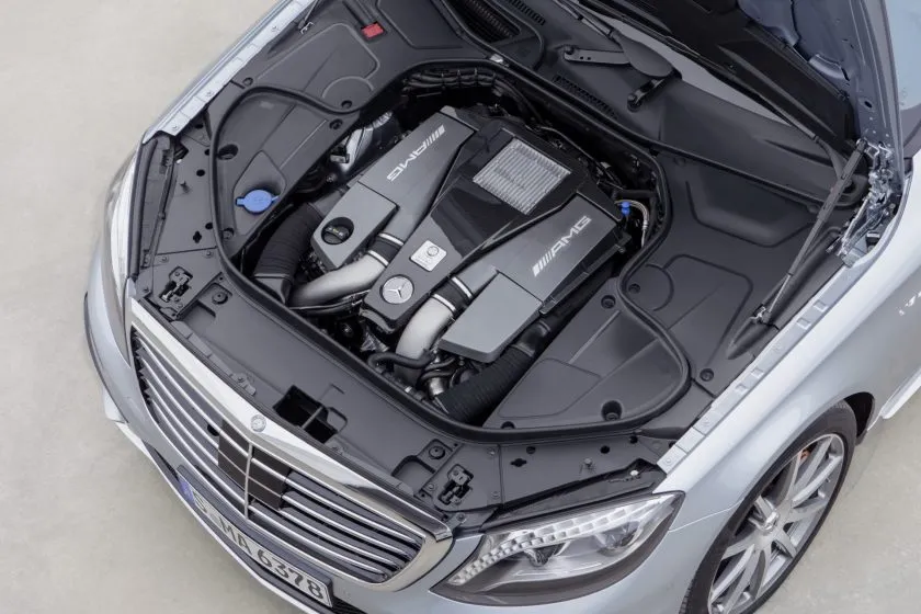 Mercees V8 AMG (1)