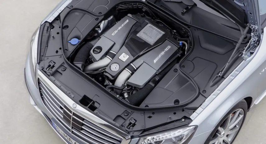 Mercees V8 AMG (1)