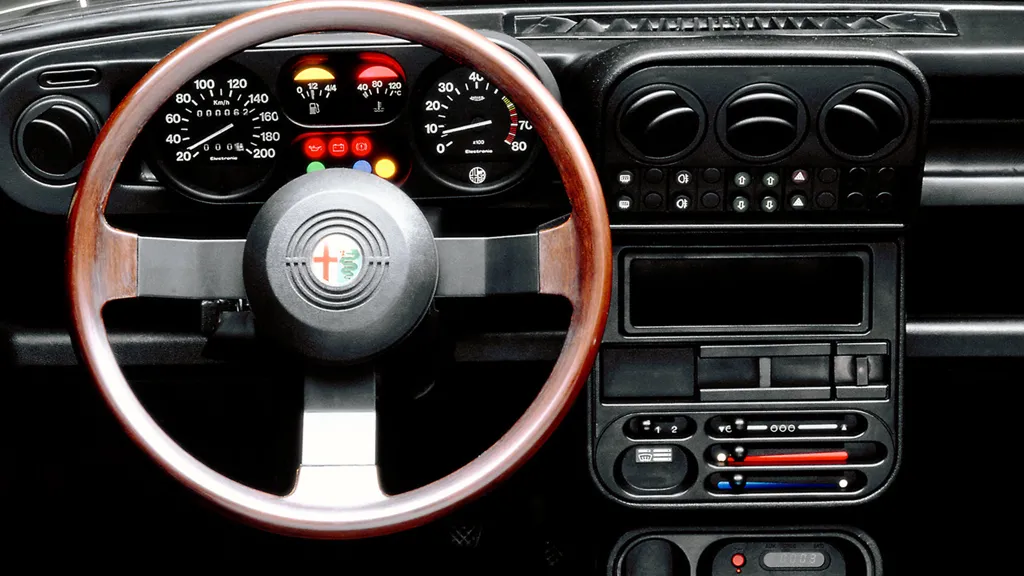 Alfa Romeo 33 Quadrifoglio Oro (3)