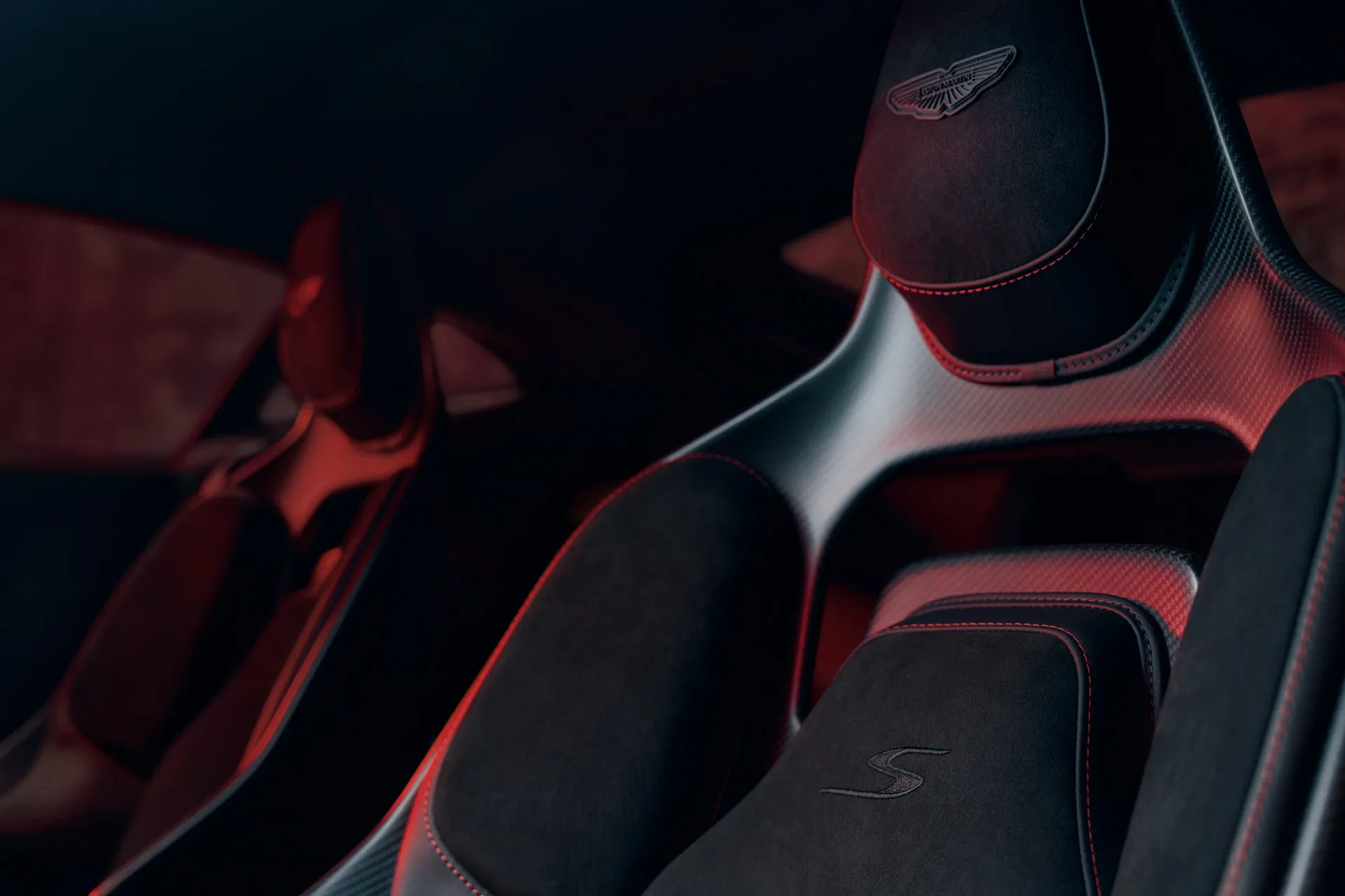 Aston Martin Vantage S (5)