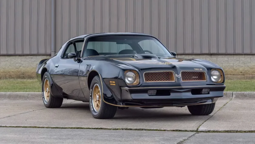 Pontiac Firebird Trans Am (3)