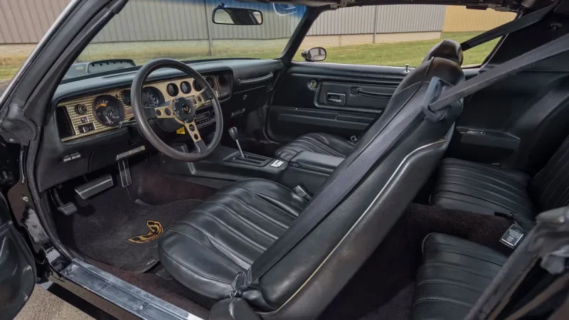 Pontiac Firebird Trans Am (4)