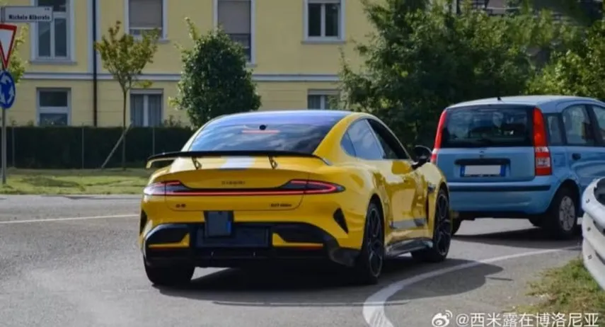 Xiaomi SU7 Ultra en Maranello