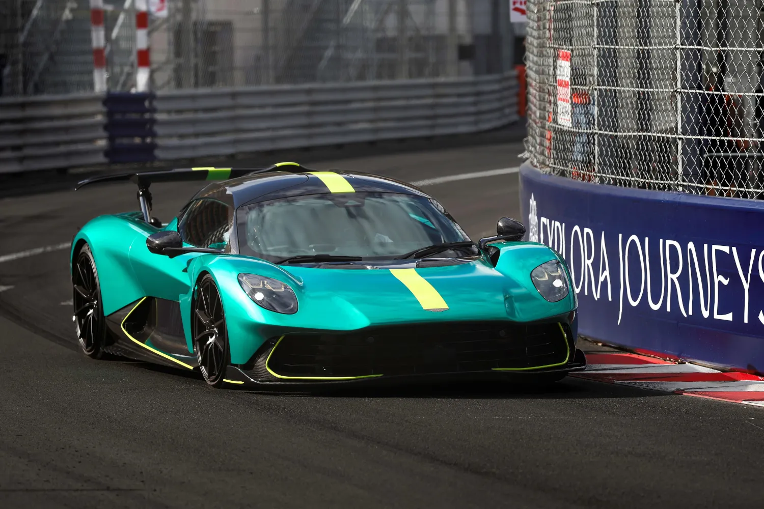 Aston Martin Valhalla (2)