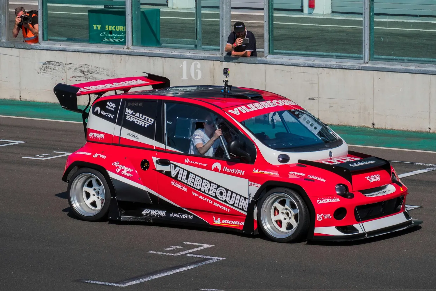 El “Cañón Bulboso de Carreras”: el Fiat Multipla con V8 y 1.294 CV de Vilebrequin