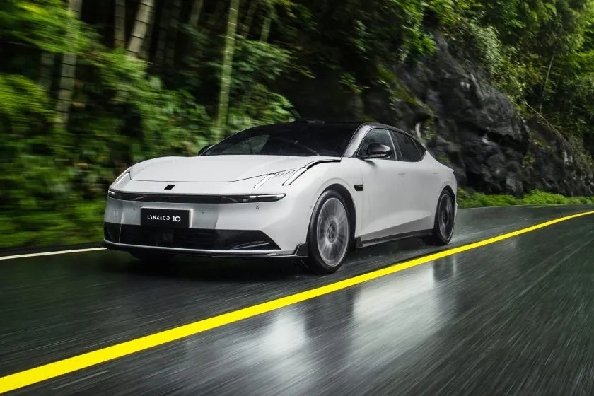 Lynk & Co 10 EM P (3)