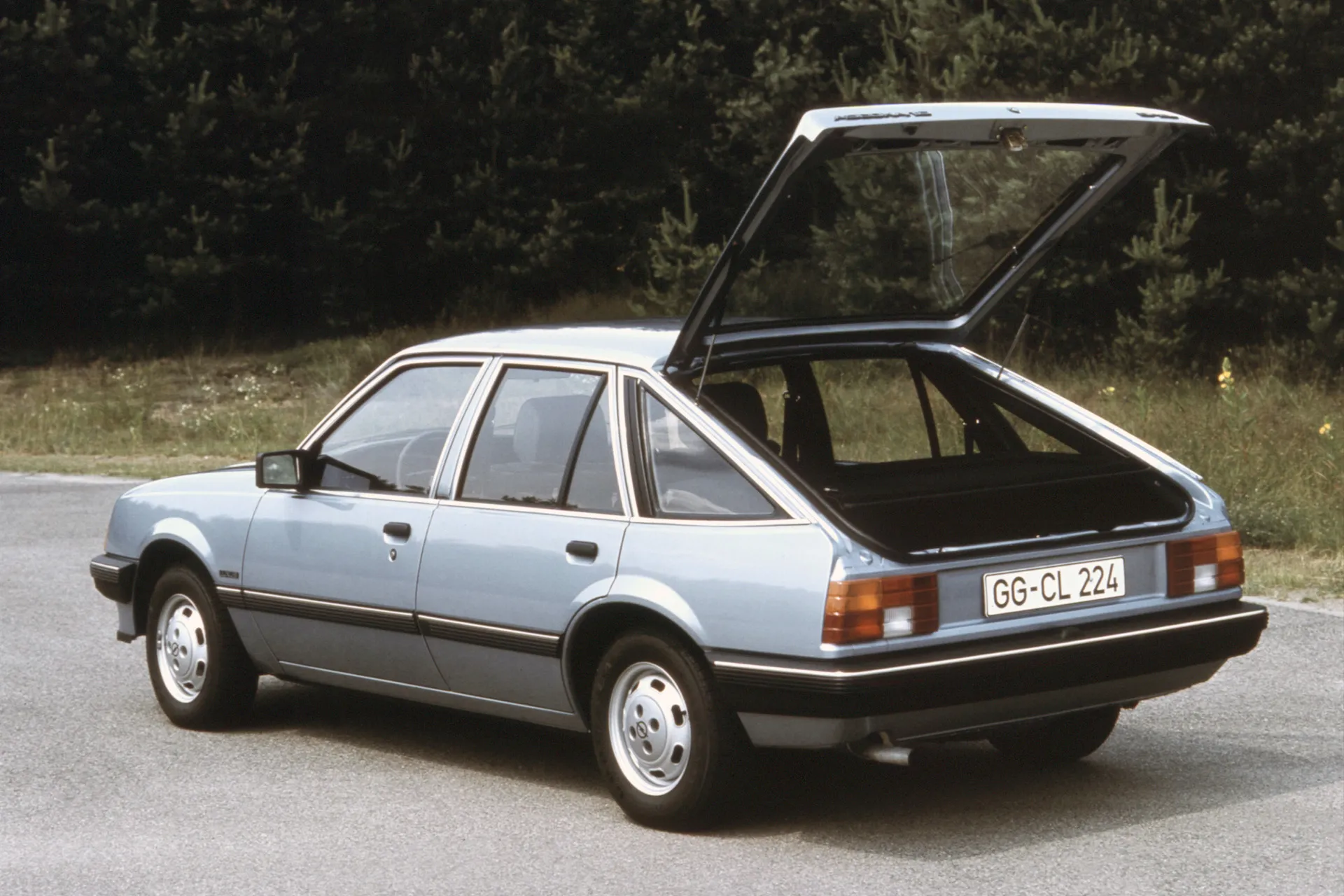 Opel Ascona 1 6 S (2)
