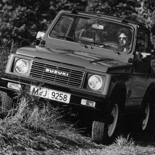 Suzuki SJ 413 (1)