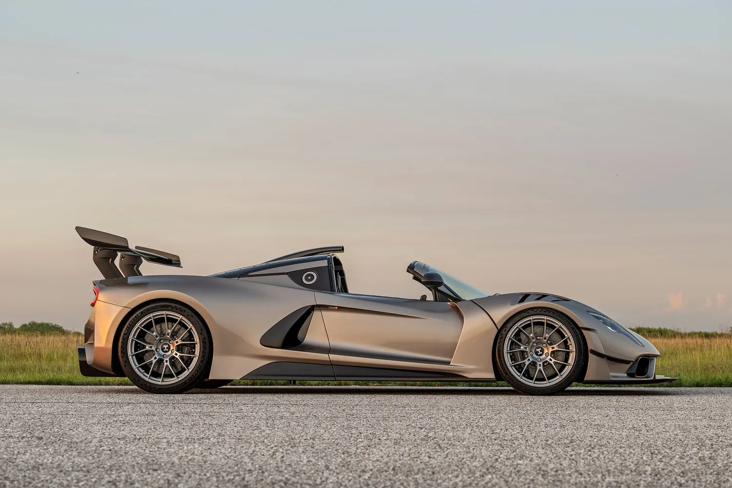 Venom F5 Revolution LF (4)