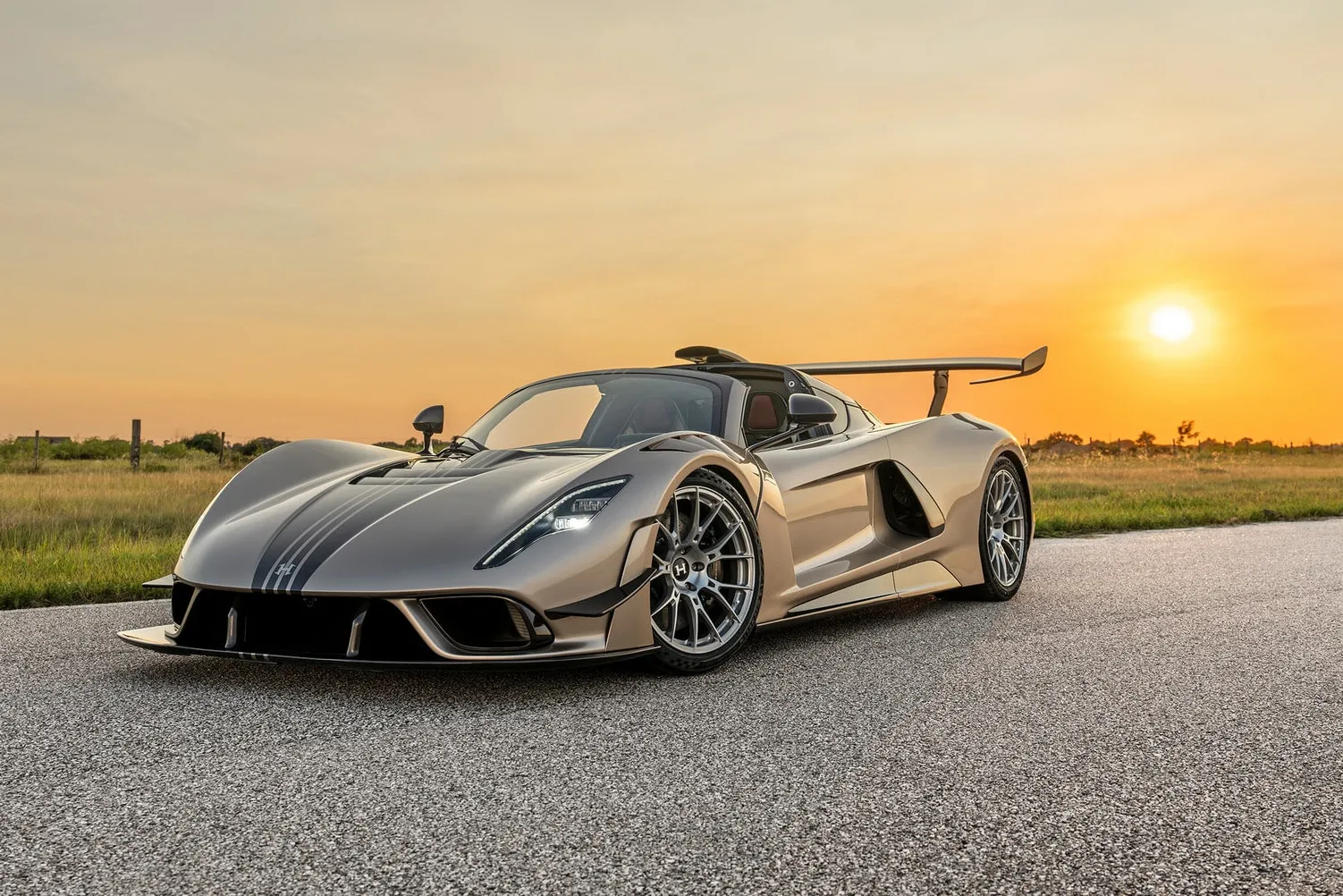 Venom F5 Revolution LF (5)