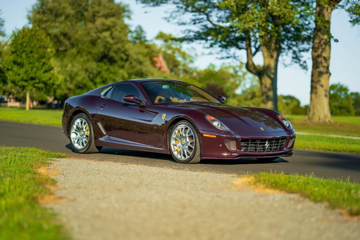 Un Ferrari 599 GTB 2007, una tonalidad a prueba de detractores y el secreto de su transmisión