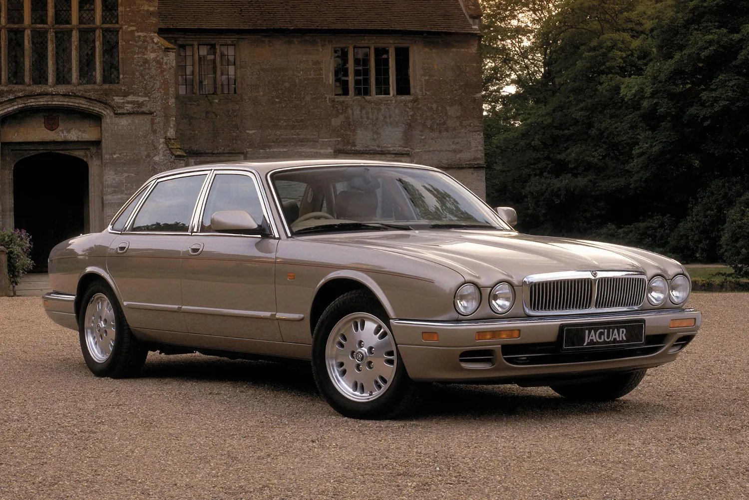 Coche del día: Jaguar XJ Sovereign 4.0 (X300)