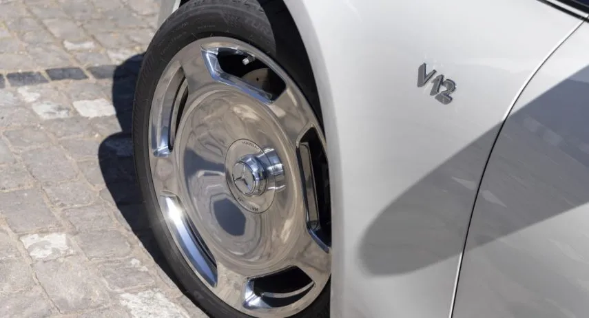 Mercedes V12 (1)