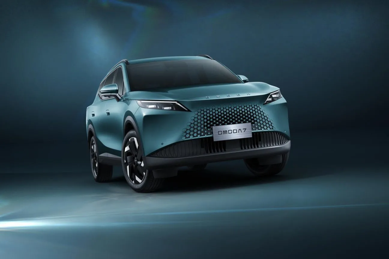 Omoda 7 SHS: 1.200 km de autonomía en un SUV chino que no pide permiso