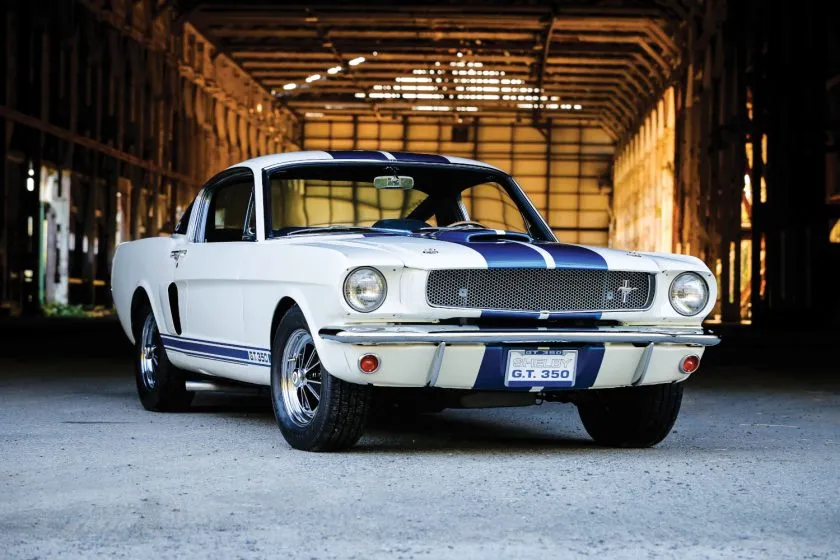 Shelby GT350 (1)