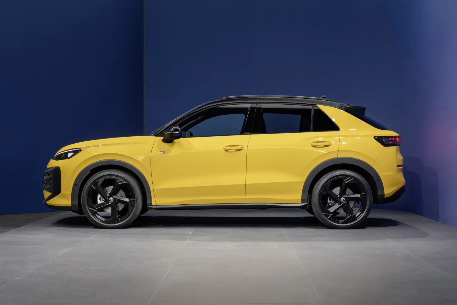 volkswagen t roc 1 5 etsi r line2