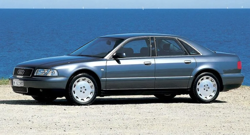 Audi A8 2 8 (D2) (1)